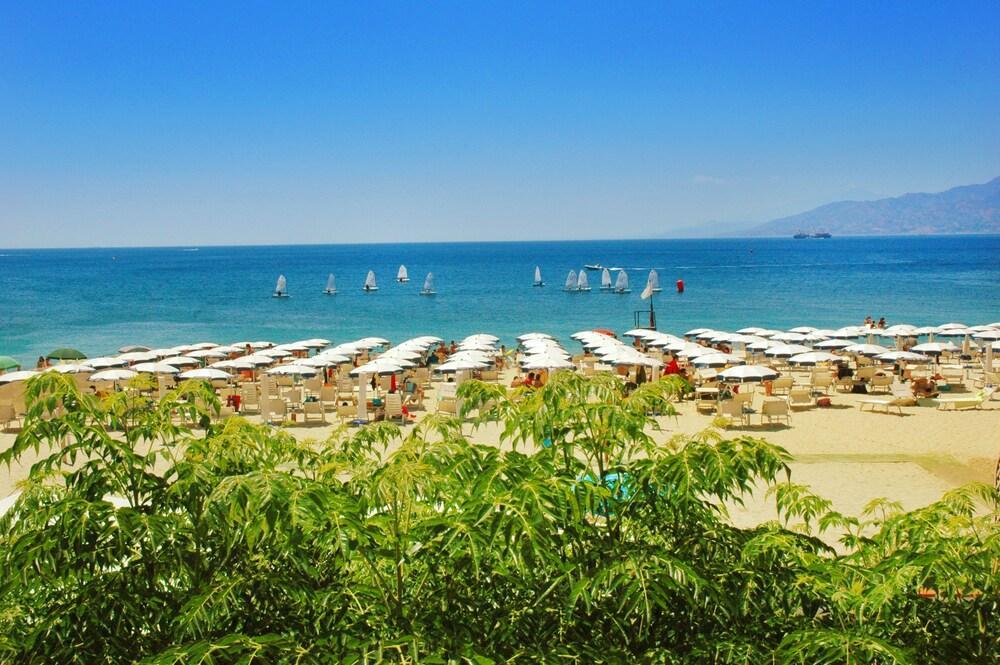 Regent Beach Hotel & Apartments Reggio Calabria Exterior photo